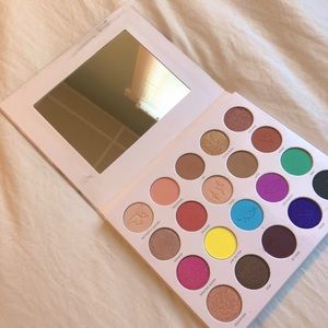 Maddie Ziegler x Morphe makeup palette